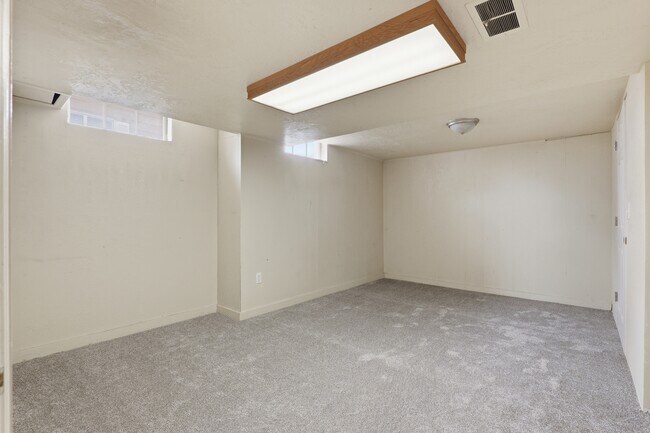 Building Photo - 2927 Brinker Ave