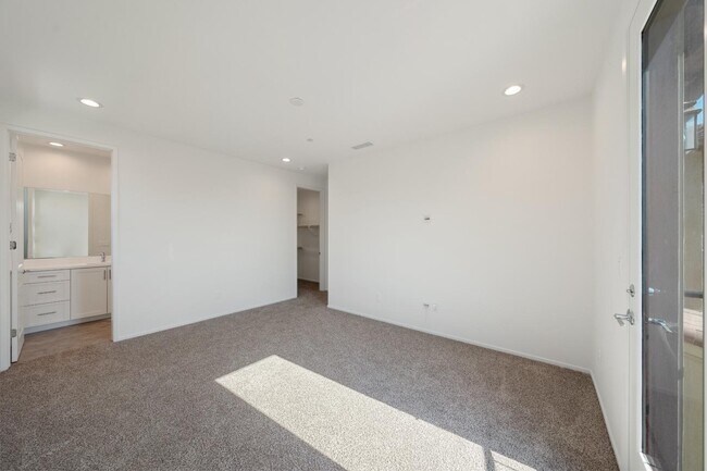 Building Photo - 822 Francesca Dr