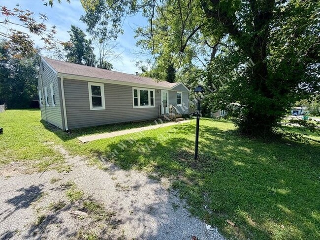 Building Photo - Cute 3 Bed 1 Bath in Raytown-Available NOW!!
