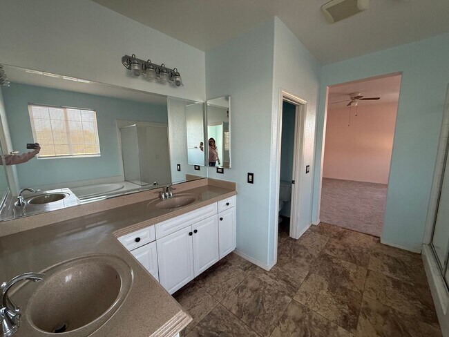 Building Photo - Resort Living at The Lakes Community in Menifee!—5 Bedrooms 3 Baths.
