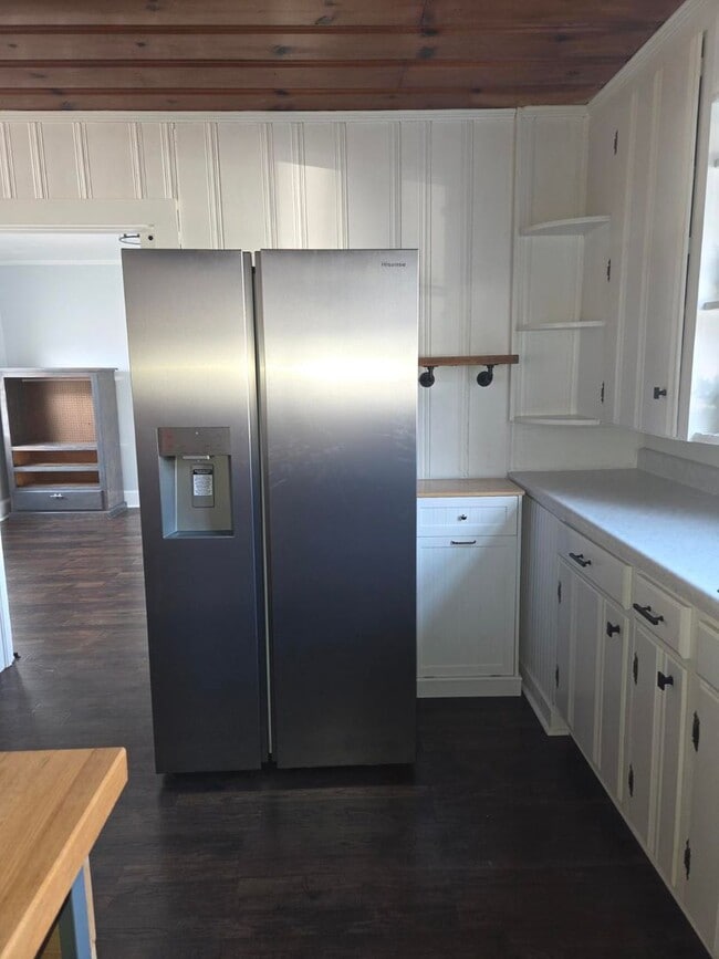 Building Photo - 209 Bartlett Ave