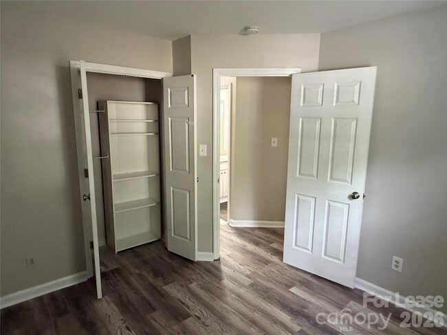 Building Photo - 6617 Cedar Cliff Dr