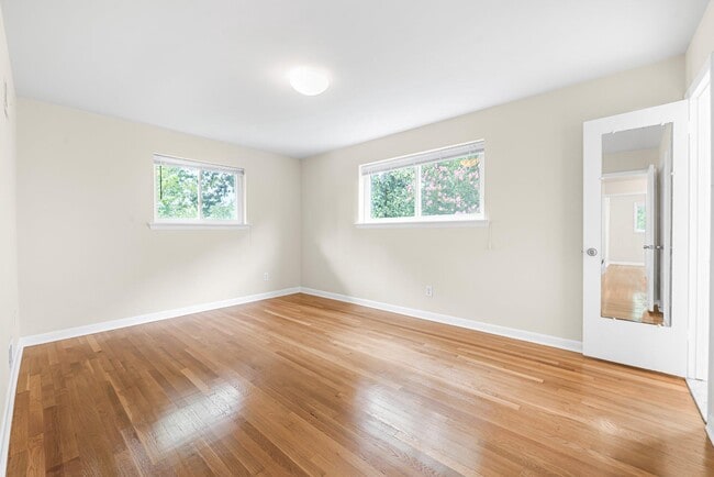 Building Photo - 9813 Inglemere Dr