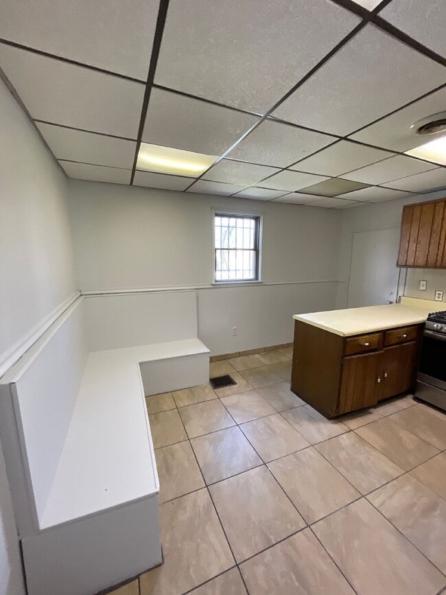 Building Photo - Cozy 3 Bedroom 1 Bath Home!