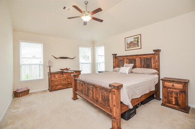 Building Photo - 24923 Diamond Ranch Dr