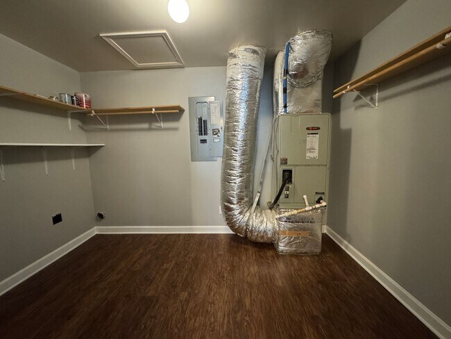 Building Photo - 2009 Grandhaven Dr