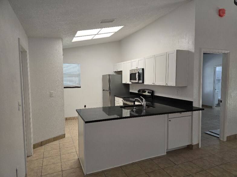 Building Photo - 5912 Orange Grove Ave