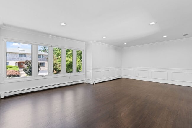 Building Photo - 275 Alfred Ave