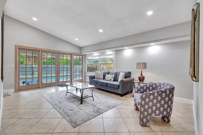Building Photo - 7883 Villa Nova Dr N