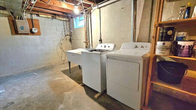 Building Photo - "Charming 3-Bed Home in Saint Paul - Cozy 1,385 Sq. Ft. Retreat!"