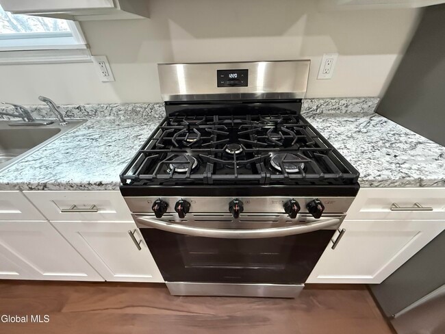 Building Photo - 10 Orange St