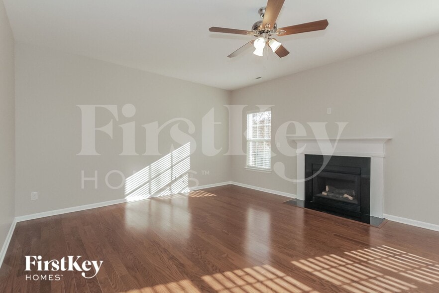 Building Photo - 2266 Isaac St