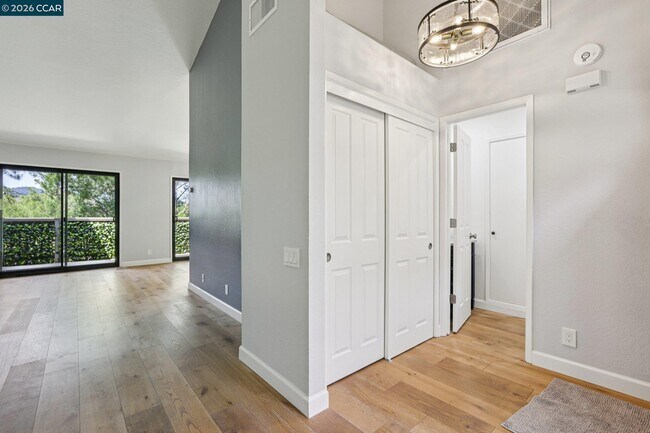 Building Photo - 1541 Moraga Way