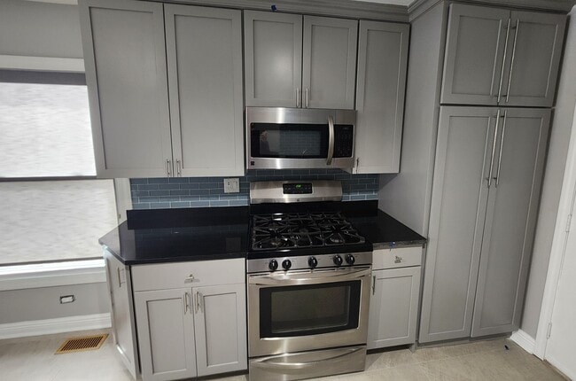 Building Photo - 1020 Brunswick Harbor