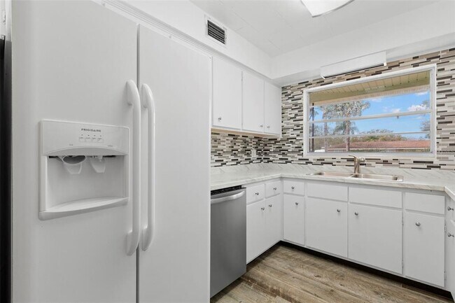 Building Photo - 809 S Duncan Ave