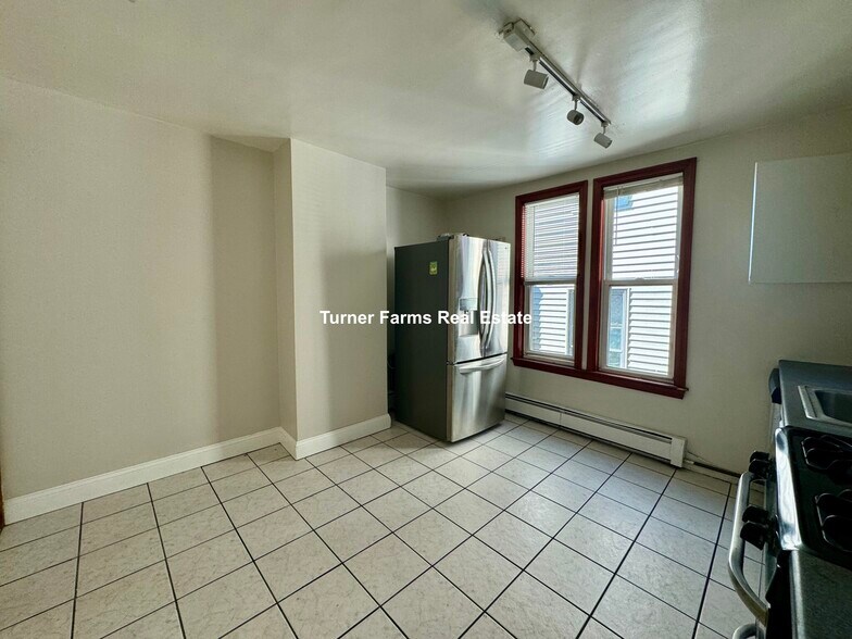 Building Photo - 19 Monmouth St