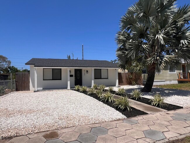 Building Photo - 5137 Dartmouth Ave N