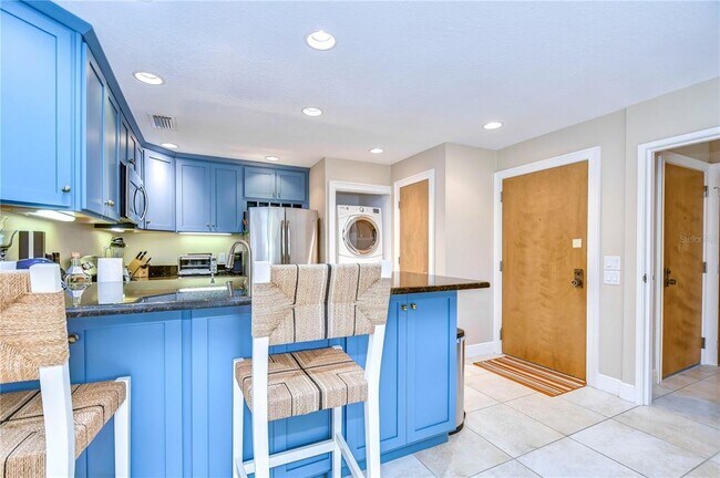 Building Photo - 29300 Bay Hollow Dr