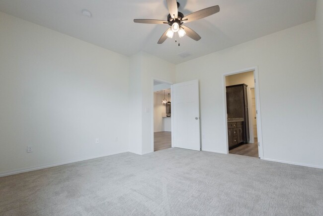 Building Photo - NEW LUXURY 2 BED 2 BATH 1 CAR GARAGE DUPLEX