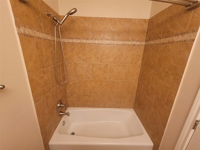 Building Photo - 107 Avalon Way