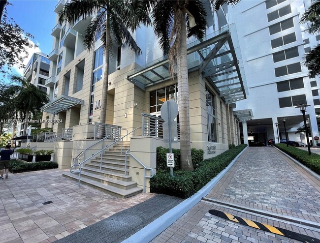 Building Photo - 1060 Brickell Ave