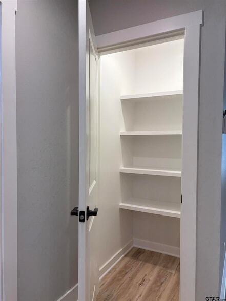 Building Photo - 305 Post Oak Dr