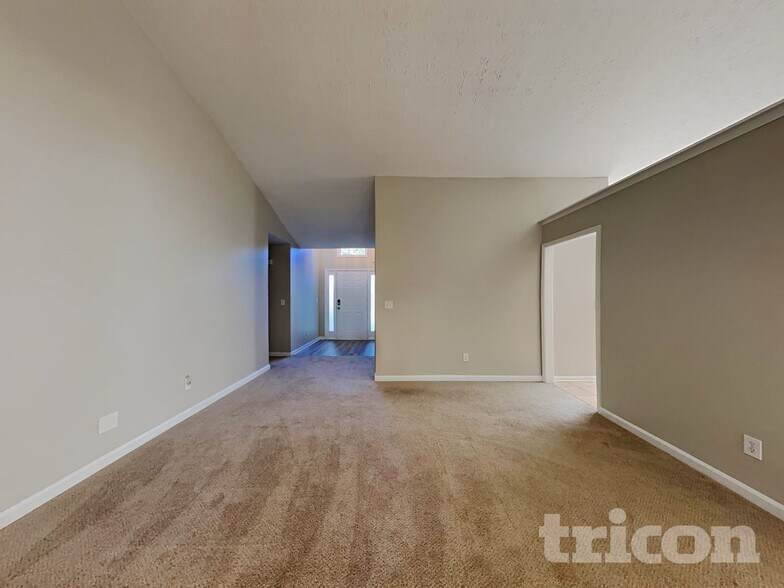 Building Photo - 2143 Oakland Farm Dr