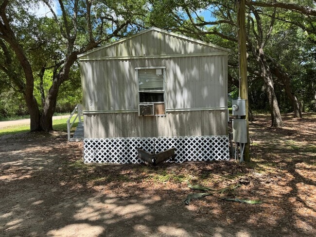 Building Photo - 3 bed 2 bath manufactures home available now