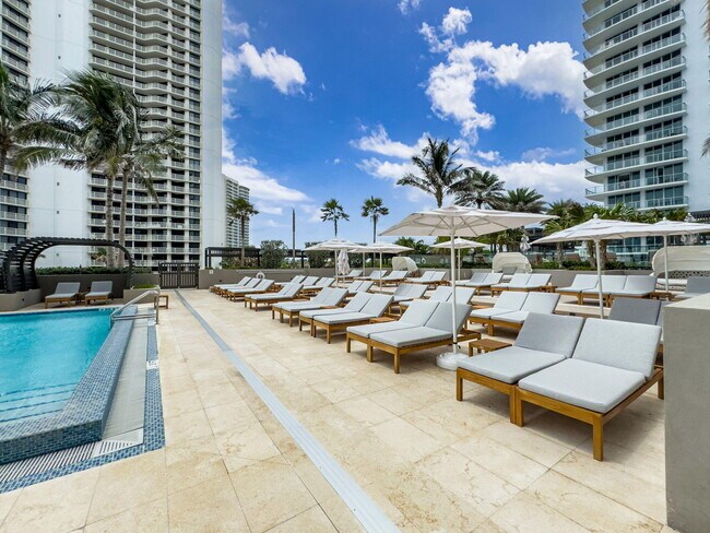 Building Photo - 3100 N Ocean Dr