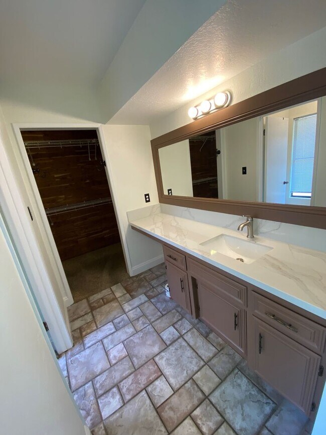 Building Photo - 17130 Advantage Pointe Ct