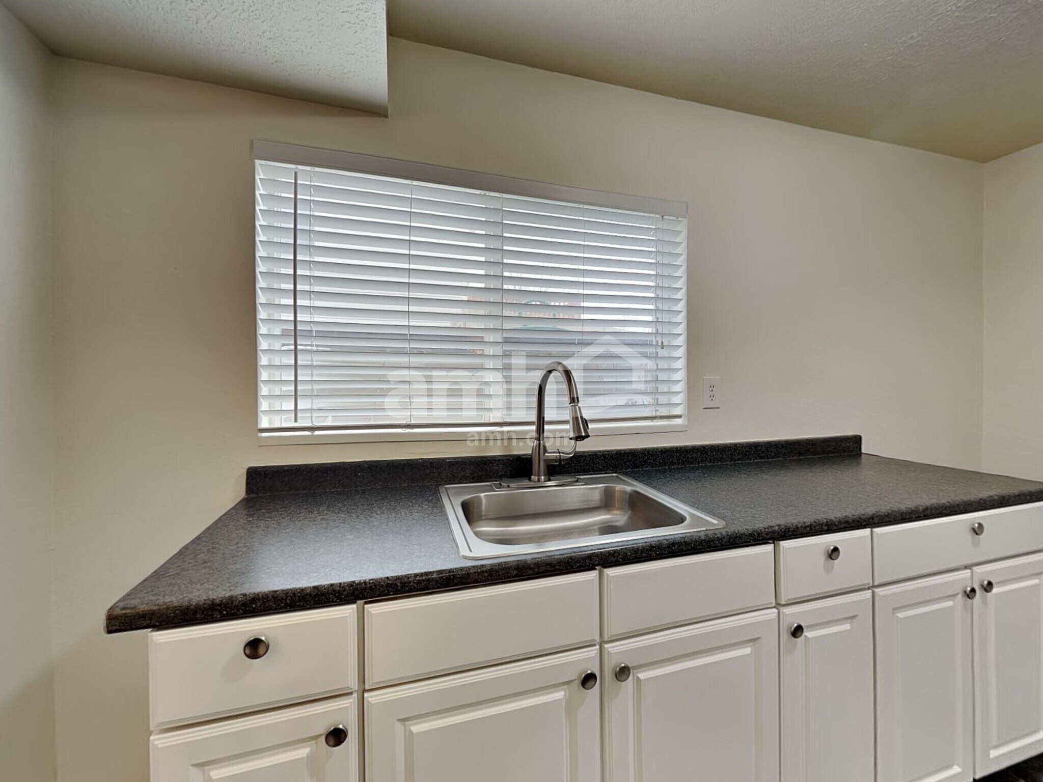 Building Photo - 5697 S Stone Flower Way