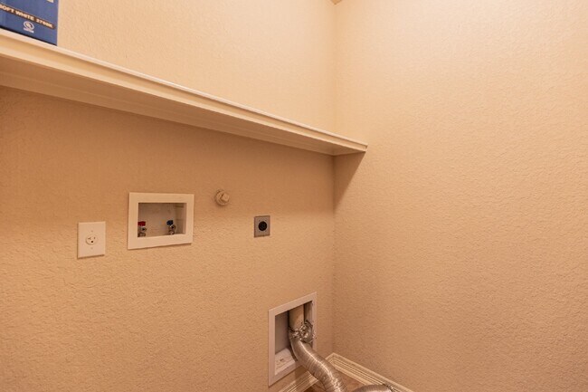 Building Photo - 14010 Bella Donna