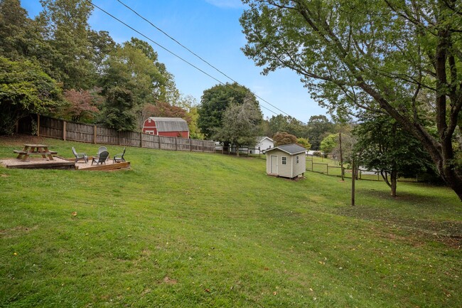 Building Photo - Updated Home West of Asheville