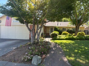 Building Photo - Bennett Valley 3 bedroom 2 bath Home!