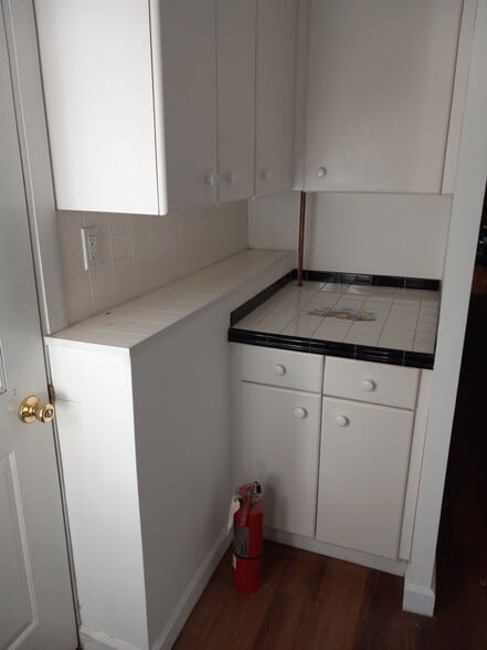 Building Photo - 26 Hollis Ln