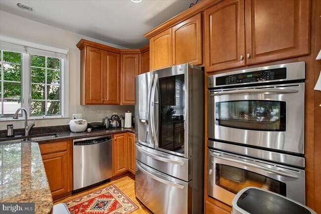 Building Photo - 1309 McLean Crest Ct