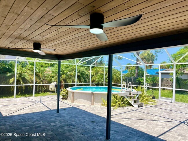 Building Photo - 3463 Mazur Dr