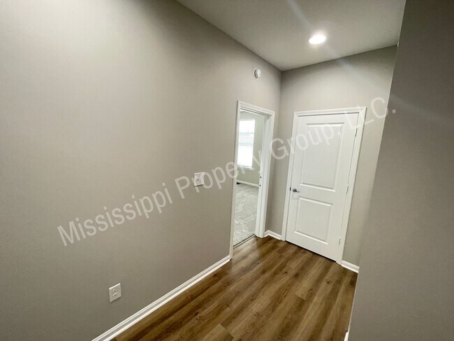 Building Photo - 517 Olive Branch Way