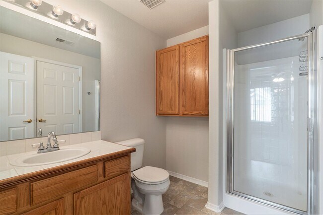 Building Photo - 2 bed, close to Ft Carson. Top Floor unit, Available now