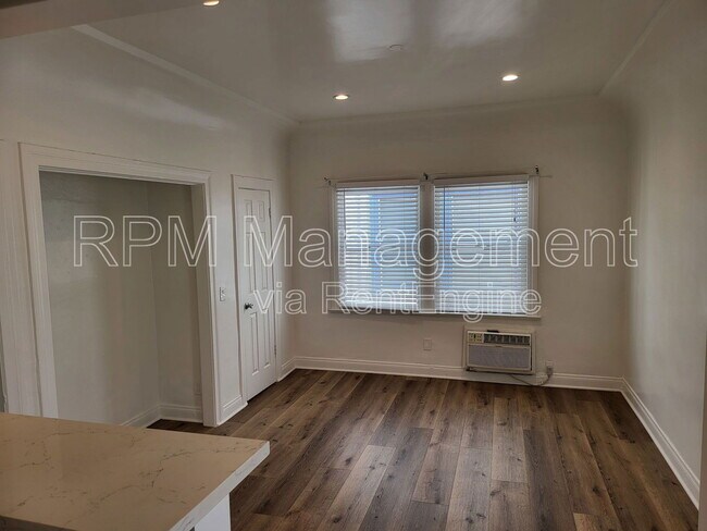 Building Photo - 831 1/3 N. Formosa Ave.
