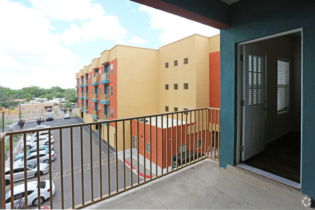 2BR 2BA-Patio - Fourth Street Flats