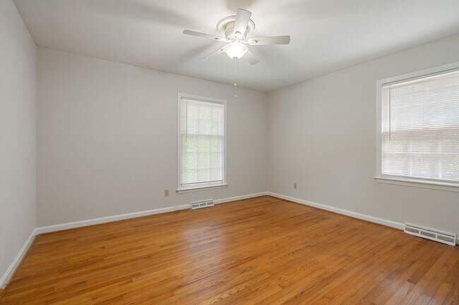 Building Photo - Chapel Hill Ranch Lakeshore community