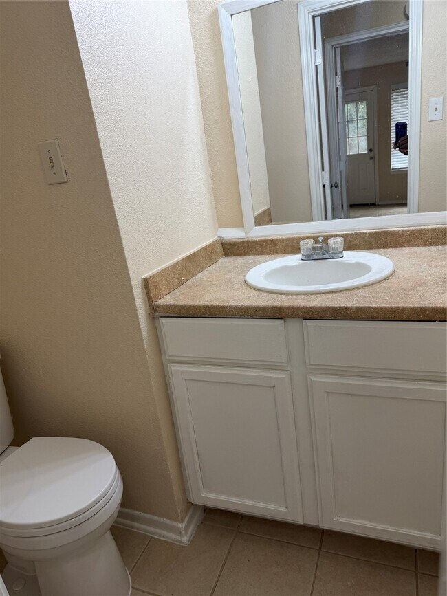 Building Photo - 9 Dewthread Ct