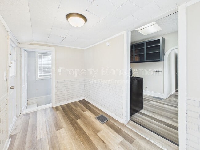 Building Photo - 1222 S 40th St
