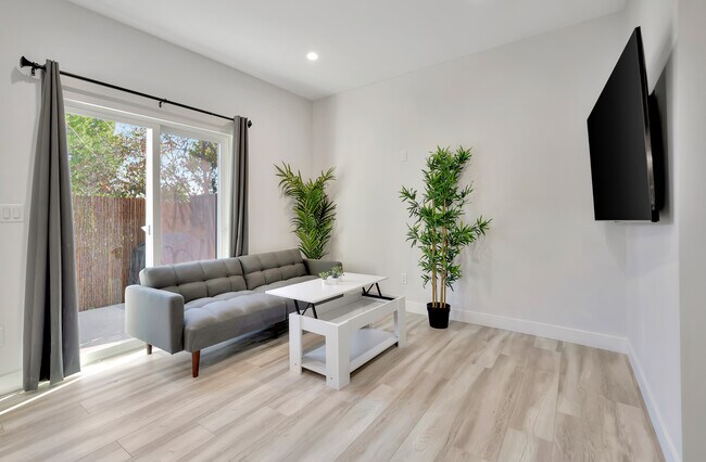 Building Photo - 5565 Ostin Ave