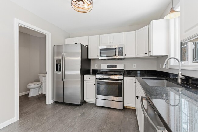 Building Photo - 6 Mulberry Ln