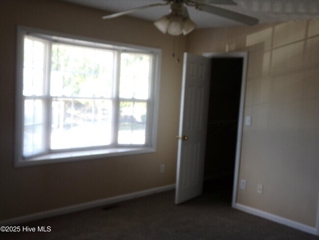 Building Photo - 3987 Sterling Pointe Dr