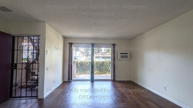 Building Photo - 1850 W Greenleaf Ave