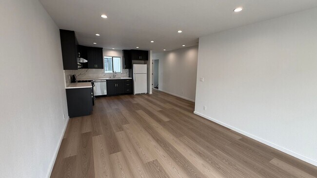 Building Photo - 1630 Oakdale Ave