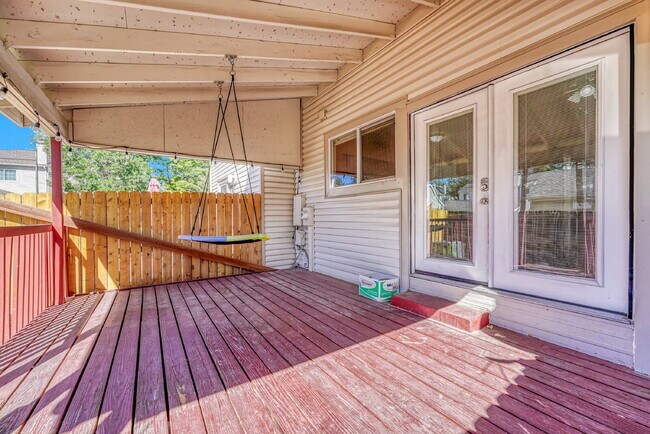 Building Photo - $2,050, 2-bed, 2.5-bath townhouse in the desirable location of Aurora, CO